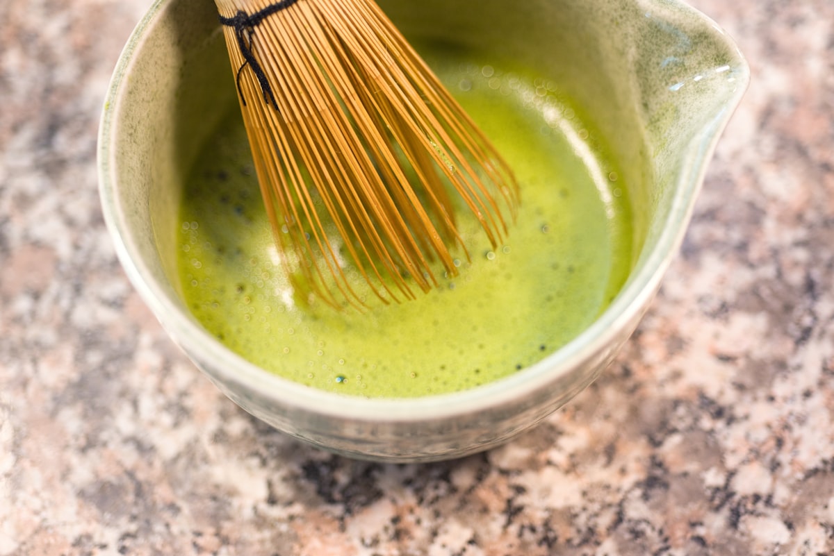 Waarom matcha nu duurder is dan ooit